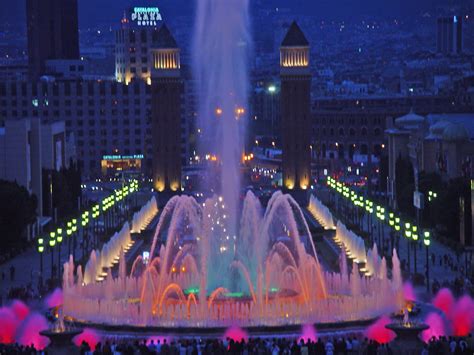 The fountain is situated below the palau nacional on the montjuïc mountain and near the plaça d'espanya and poble espanyol de barcelona. The magic fountains on Montjuic in Barcelona Spain | Magic ...