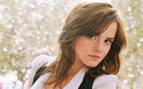 Download Celebrity Emma Watson HD Wallpaper