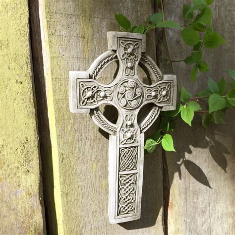 Sicherlich gefallen die anspruchsvollsten feen und wee folk. Keltisches Kreuz - Grab Dekoration nordischer Schmuck ...