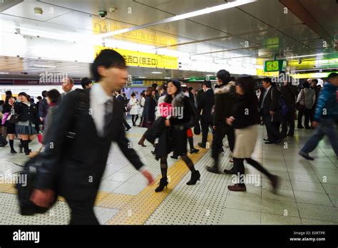 Tokyo Subway At Rush Hour Hi Res Stock Photography And Images Alamy