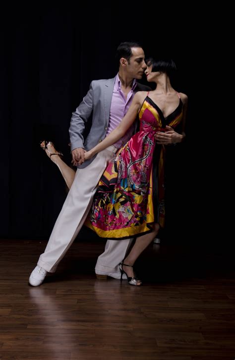 Que baja que sube(tango music ). Argentine Tango - the Sensual Dance of Love, Beginners' Crash Course