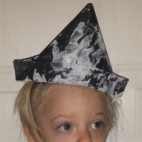 Great addition to a jake and the neverland pirate party, including more diy party ideas. Nini's Mama: DIY Fun and Easy Pirate Hat for Young Kids