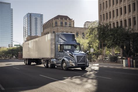 Only the best semi trucks are innovated with fuel efficient engines and automated manual transmissions. Volvo Trucks VNL 300 Now Available with Cummins ISX12N ...