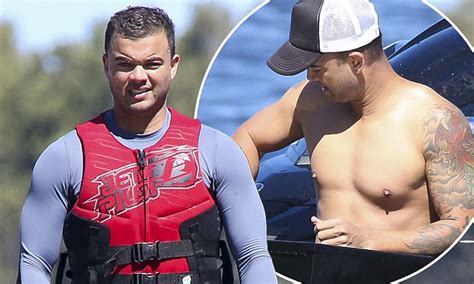 Fighting Fit Singer Guy Sebastian Sheds Shirt And Shows Off His Buff Body As He Enjoys Some
