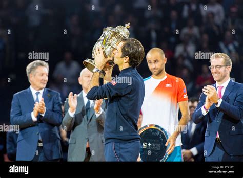 Roger Federer Switzerland Receives Trophy Hi Res Stock Photography And