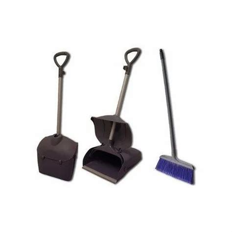 Plastic Black Lobby Dust Pan With Brush Set Size 19 X 20 X 100