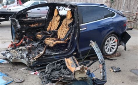 Being the ever curious nosy tesla owner, i decided to film the pulling of the model x out of the water. Tesla owner who died in horrific car crash was playing ...