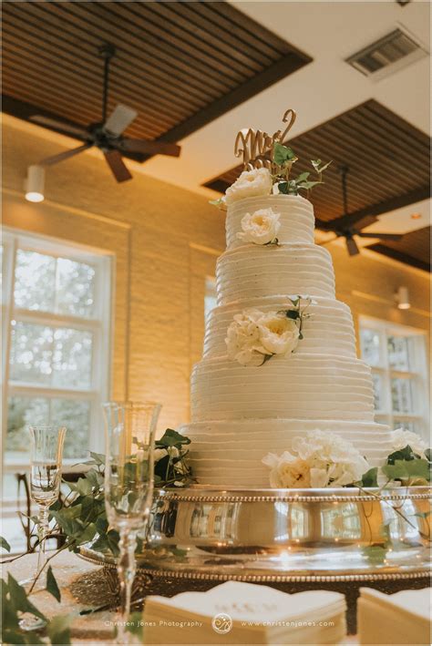 Wedding Cake | Lee Sanders | Memphis Wedding Cake Baker | Dixon Gallery