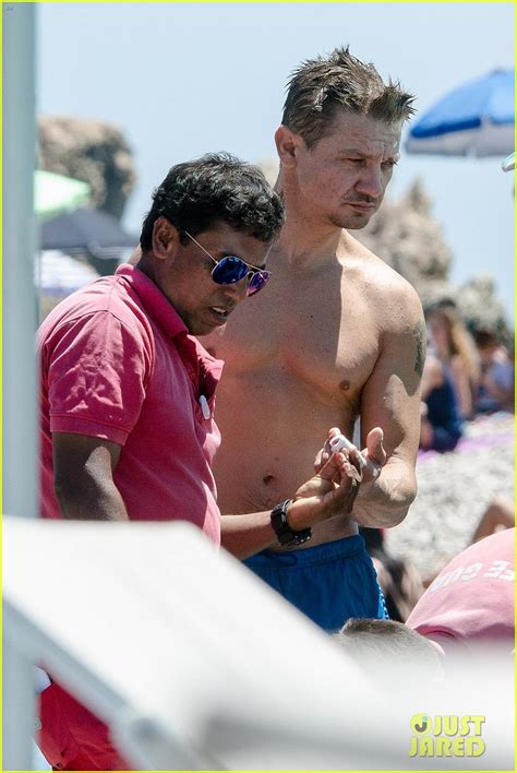Photo Jeremy Renner Goes Shirtless In Italy Suffers Injured Finger