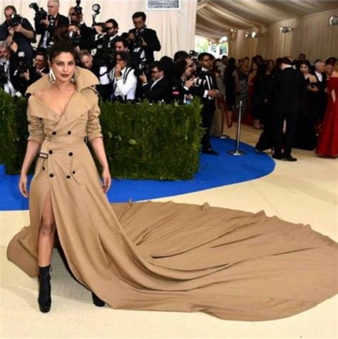 Priyanka Chopra ‘ S Elegant Met Gala Dress Took 250 Hours To Prepare