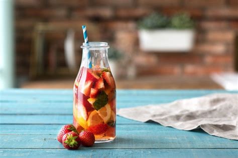 Es gibt keine feste vorgabe. Infused Water - Das Wasser mit Geschmack | HelloFresh ...