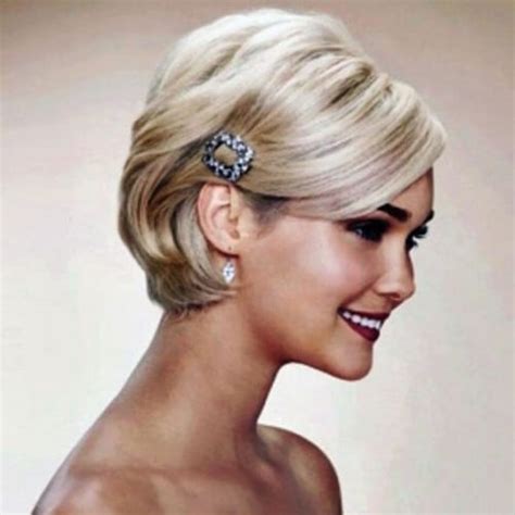 Leave a few tendrils out at the hairline to offset the perfect. 50 Superb Wedding Looks to Try if You Have Short Hair Hair ...
