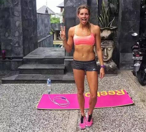 Champion Pole Vaulter Shows Off Her Naked Sculpted Body Photos