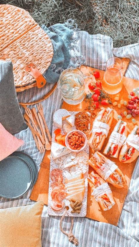 Pin By 𝕞𝕒𝕣𝕖𝕝𝕪𝕤 On Picnic Cheese Board Food Picnic