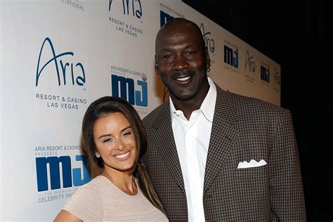 who is michael jordan s wife yvette prieto and why does she not appear in the last dance the