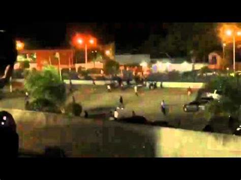 Ambos equipos llegan al encuentro con la intención de recuperarse luego de perder su chance de escalar en la tabla de posiciones en la jornada anterior. Enfrentamiento afuera del Alfonso Lastras entre barristas de SLP y Necaxa - YouTube
