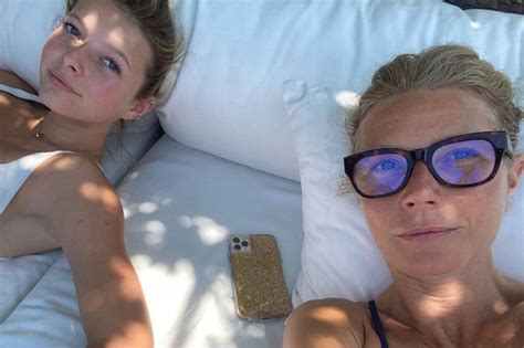 Gwyneth Paltrow Shares Cute Bikini Selfie With Lookalike Teen Daughter Apple The Irish Sun