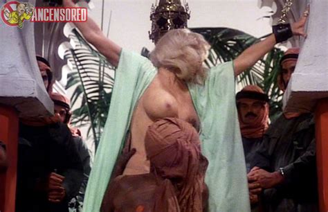 Dyanne Thorne Nuda ~30 Anni In Ilsa Harem Keeper Of The Oil Sheiks