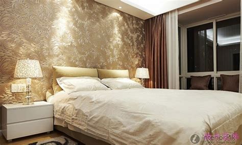 Du kanske tror att tapet är lite föråldrad när det gäller modern inredning, men det är faktiskt ganska elegant när du hittar rätt. Master Bedroom Wallpaper | Hawk Haven