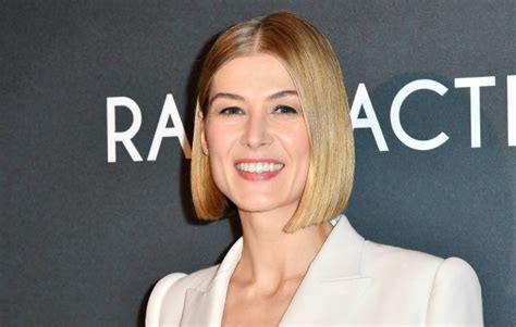 Rosamund Pike Says She Buries Her Awards In The Garden