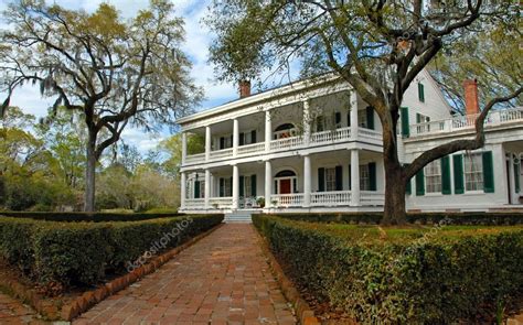 Freesvg.org offers free vector images in svg format with creative commons 0 license (public domain). Southern Plantation — Stock Photo © jentara #11714213