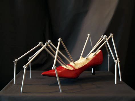 Im weiteren verlauf meiner analyse möchte ich auf die inhaltliche und sprachliche gestaltung des textes eingehen und die intention des autors diskutieren. Frauenquote - Objekt surrament, Spinne, Surreal, Schuhe ...