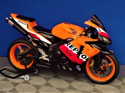 At the release time, manufacturer's suggested retail price (msrp) for the basic version of 2013 honda cbr600rr repsol is found to be ~ $5,300, while the most expensive one is ~ $8,500. Motorrad Occasion kaufen HONDA CBR 600 RR Repsol Vogel ...