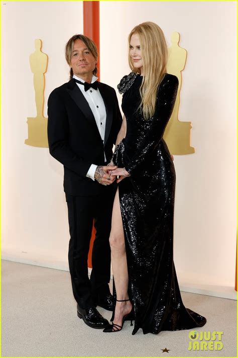 Presenter Nicole Kidman Gets Love And Shares Kisses With Husband Keith