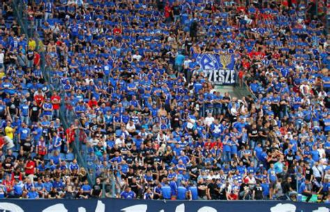 Kibice chorzowskiej drużyny zaliczani są do prekursorów ruchu. Kibice Ruchu Chorzów mobilizują się na Derby Krakowa ...