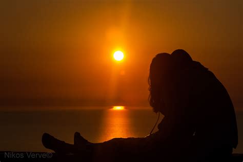 A couple's silhouette against the sunset | Couple silhouette, Sunset, Silhouette