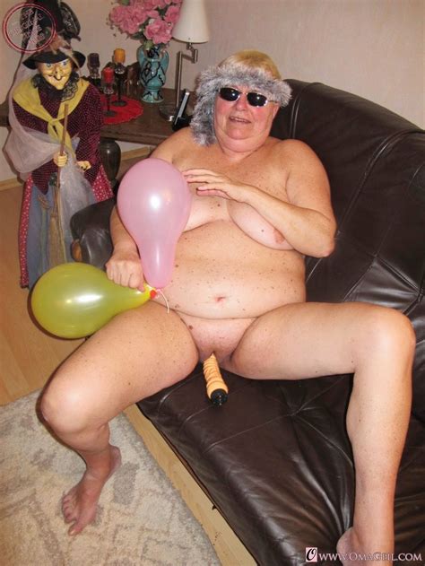 Granny Pics Daily Free Gallery Old BBW Granny Playing With Dildo And