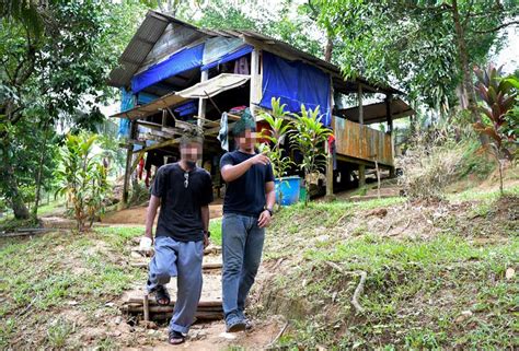 Hubungan yang kompleks antara penagihan dadah dengan perlakuan jenayah merupakan cabaran kepada pihak agensi dadah kebangsaan (adk) dalam merangka program pencegahan, rawatan dan pemulihan penagih dadah di malaysia. Pendekatan kerohanian pulihkan penagih dadah | Astro Awani