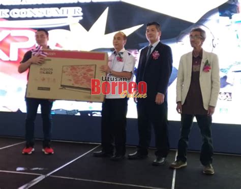 Pusat khidmat aduan pengguna nasional (nccc) telah dirasmikan oleh yang berhormat datuk haji mohd shafie hj. KPDNHEP ambil serius aduan pengguna | Utusan Borneo Online