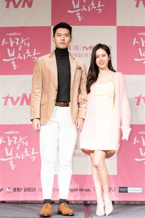 Phía vast hyun bin và son ye jin bắt đầu mối nhân duyên khi họ gặp nhau qua các tác phẩm và sau khi drama kết thúc, họ dần cảm mến đối phương và chính thức trở thành người yêu. Secret love story between Hyun Bin and Son Ye-jin takes ...