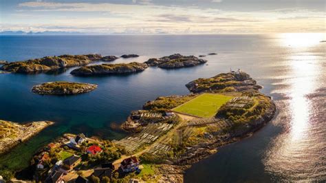 The henningsvær idrettslag stadion in the small fishing village of henningsvær, located on two small islands off lofoten Henningsvaer Football - Bing Wallpaper Download
