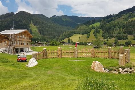 You don't need a handicap like in golf, nor do you have to be a professional soccer player. Soccergolf in Wagrain-Kleinarl | SalzburgerLand Magazin