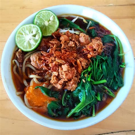 Maybe you would like to learn more about one of these? Resep Mie Kangkung Babi / Mencicipi Tiga Makanan Halal ...