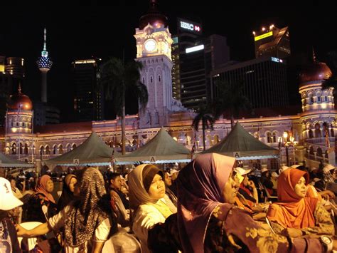 Sesebuah negara menggunakan saiz piawai dan kriteria yang berbeza sebagai pengukur dan pentafsiran iks. Program Peningkatan Kemahiran Industri / Perusahaan Kecil ...