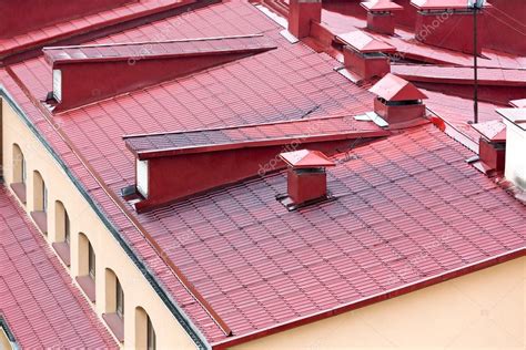 Tiled Red Metal Roof With Chimneys And Windows — Stock Photo