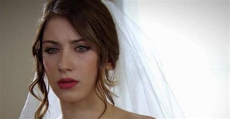 Hazal Kaya nın yeni dizisi belli oldu