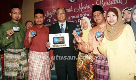 Through the discount card, students will be able to enjoy. Kad Diskaun Siswa 1Malaysia (KDS1M) Mula Diagihkan