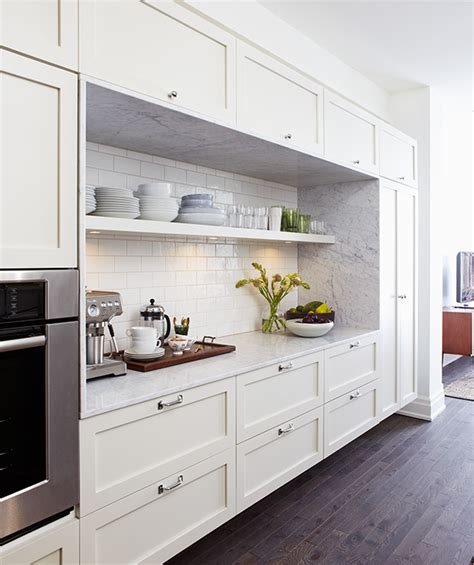 There are so many kitchen decor ideas come to mind when you are planning to redecorate your kitchen. 30 Kitchens That Dare To Bare All With Open Shelves ...