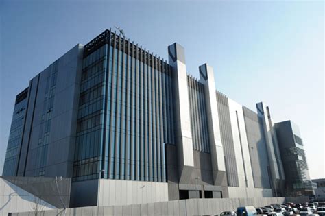 One of three studios for sky sports that debuted in fall 2017. Sky launches £233m west London studio - Tech News ...