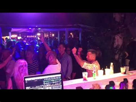 Nel corso della sua carriera era riuscito a. Riccardo Cioni DJ Full Time al Ruscello 14 Agosto 2018 - YouTube