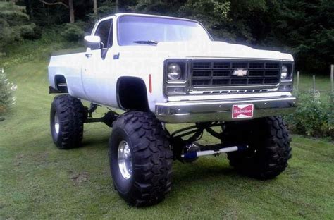 Jacked Up Trucks With Led Lights Trucks Underglow Chevy Lifted Duramax