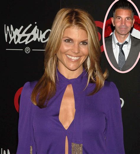 Lori Loughlin Surrenders To Fbi All The Latest On The College