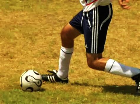 How To Dribble A Soccer Ball Howcast
