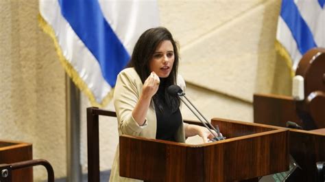 לאור כך, בצמרת המשרד מבקשים להטיל עוצר לילי בחג שימנע מסיבות מחתרתיות שיהפכו לחגיגות הדבקה המוניות. שקד: "מציעה שגנץ ידאג שערבים לא ישמידו אתרים ארכיאולוגיים ...