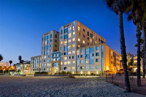 Where can i stay near santa monica beach? Luxury Santa Monica Apartments | Sea Castle Apartments