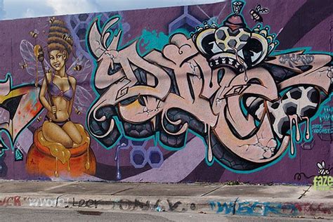 Graffiti Vandalism Or Art Graffity Wallpaper